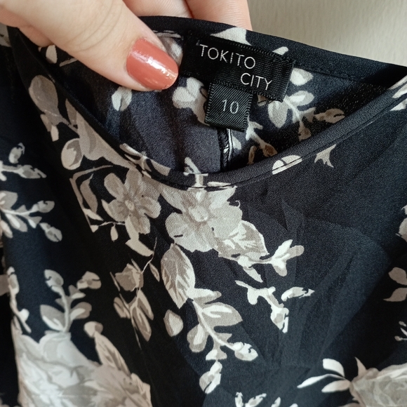 👩‍❤️‍👩 Floral Deep Grey And White Vest Top - Picture 5 of 15